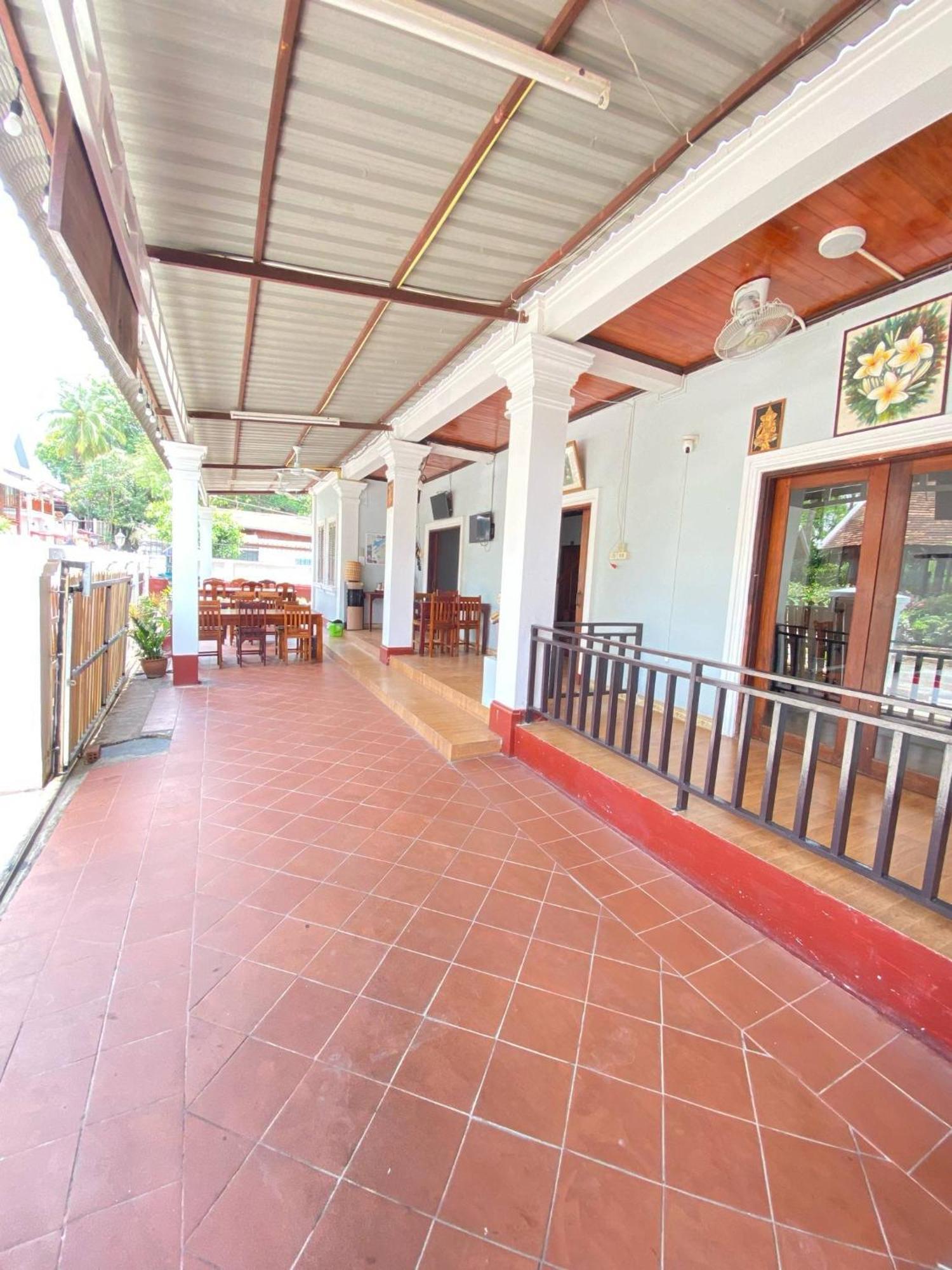 Singharat Boutique House Bed and Breakfast Luang Prabang Exteriör bild